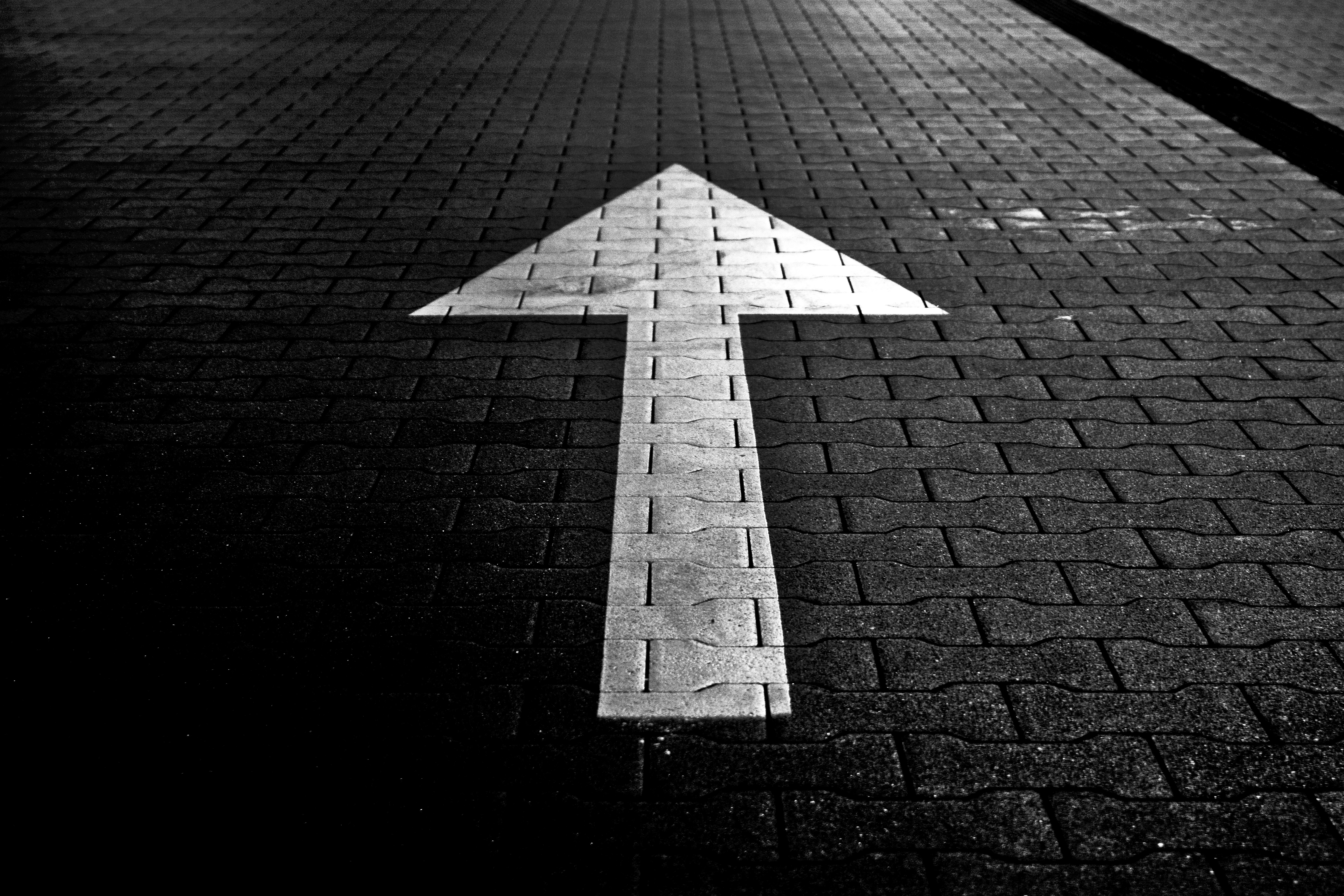 winter-road-arrow-74780