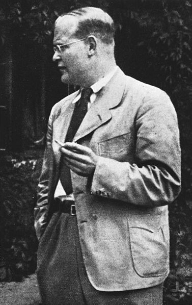 377px-Bundesarchiv_Bild_146-1987-074-16,_Dietrich_Bonhoeffer